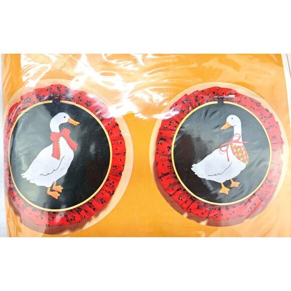 Vintage Creative Circle Goose Embroidery Kit 2309 Christmas Bib & Bows Hoops New - Picture 2 of 5
